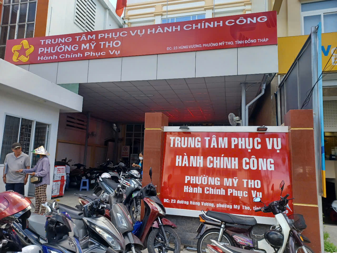 Phó Chủ tịch Quốc hội Lê Minh Hoan khảo sát tại Trung tâm phục vụ hành chính công phường Mỹ Tho, tỉnh Đồng Tháp